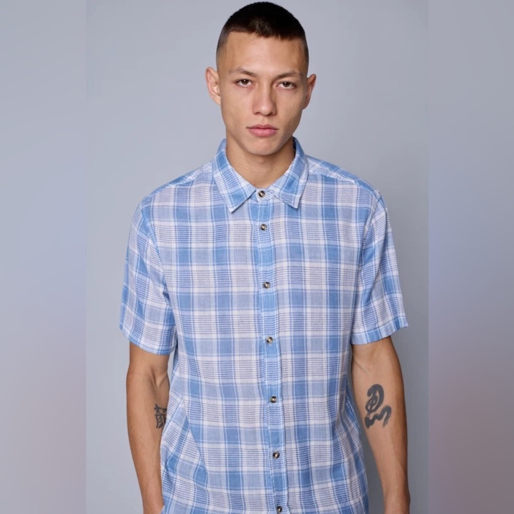 Hedge Men’s Blue Plaid Short Sleeve Button Down Shirt size Large 100% Cotton